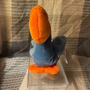 Ty Beanie Baby Pelican Scoop In plastic case